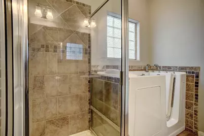 105 S Kaupo Drive, Bastrop, TX 78602 - Photo 13