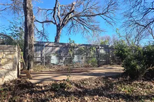 1307 Deloney St, Austin, TX 78721 - Photo 3