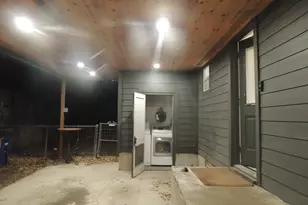 1307 Deloney St, Austin, TX 78721 - Photo 11