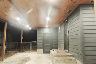 1307 Deloney St, Austin, TX 78721 - Photo 11