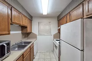 1903 E 20th St, Austin, TX 78722 - Photo 5