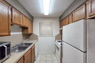 1903 E 20th St, Austin, TX 78722 - Photo 5