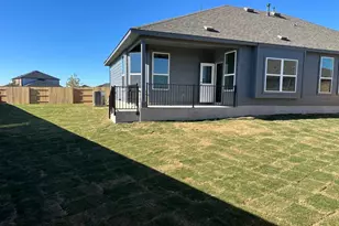 25641 Flora Bella Ln, Elgin, TX 78621 - Photo 9