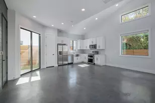 1104 E 2nd St, Austin, TX 78702 - Photo 9