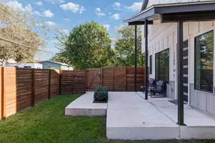 1104 E 2nd St, Austin, TX 78702 - Photo 3
