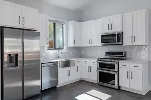 1104 E 2nd St, Austin, TX 78702 - Photo 11