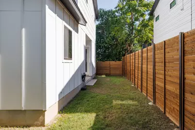 1104 E 2nd Street #2, Austin, TX 78702 - Photo 25