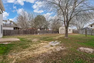 210 Summerside Ave, Lockhart, TX 78644 - Photo 25