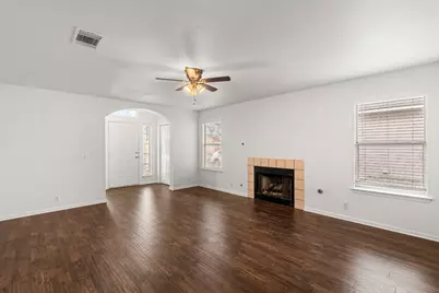 210 Summerside Avenue, Lockhart, TX 78644 - Photo 7