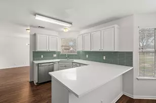 210 Summerside Ave, Lockhart, TX 78644 - Photo 9