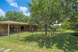 213 Atascosa St, Lockhart, TX 78644 - Photo 17