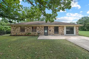 213 Atascosa St, Lockhart, TX 78644 - Photo 1
