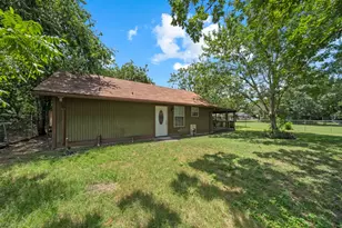 213 Atascosa St, Lockhart, TX 78644 - Photo 19