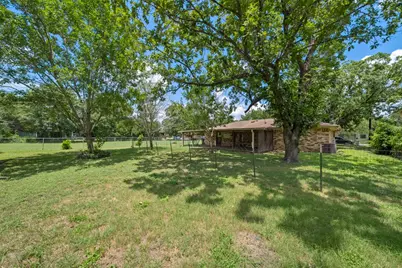 213 Atascosa Street, Lockhart, TX 78644 - Photo 19