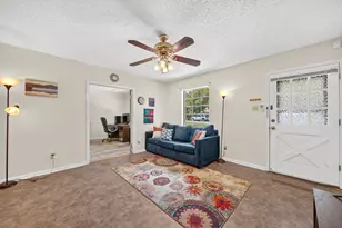 213 Atascosa St, Lockhart, TX 78644 - Photo 5