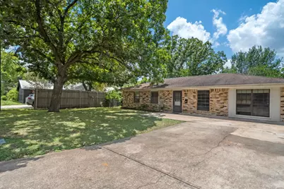 213 Atascosa Street, Lockhart, TX 78644 - Photo 3