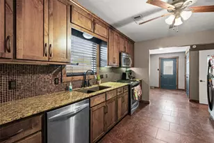 1507 N Cleveland Ave, Cameron, TX 76520 - Photo 11