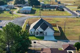 340 Cactus St, Giddings, TX 78942 - Photo 31