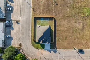 340 Cactus St, Giddings, TX 78942 - Photo 29