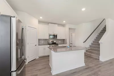 512 Clearlake Drive, Hutto, TX 78634 - Photo 9