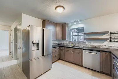 410 Magnolia Street, Bastrop, TX 78602 - Photo 3