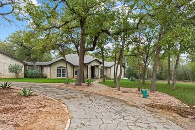 346 The Oaks Boulevard, Elgin, TX 78621 - Photo 5