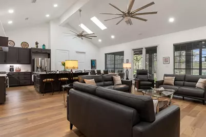 346 The Oaks Boulevard, Elgin, TX 78621 - Photo 7