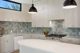 4707 Reyes St, Austin, TX 78721 - Photo 11