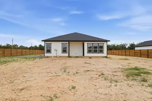 123 Los Robles Rd, Elgin, TX 78621 - Photo 21
