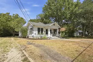 919 W Prairie Lea St, Lockhart, TX 78644 - Photo 3