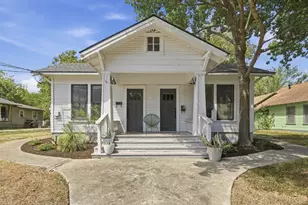 919 W Prairie Lea St, Lockhart, TX 78644 - Photo 1