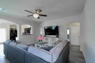 1041 DUMFRIES Dr, Seguin, TX 78155 - Photo 5
