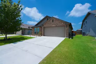 1041 DUMFRIES Dr, Seguin, TX 78155 - Photo 7