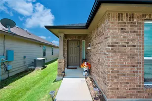 1041 DUMFRIES Dr, Seguin, TX 78155 - Photo 3