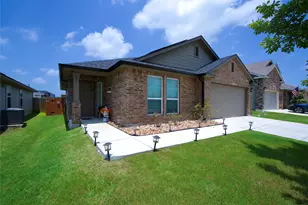 1041 DUMFRIES Dr, Seguin, TX 78155 - Photo 5