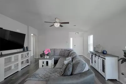 1041 Dumfries Drive, Seguin, TX 78155 - Photo 7