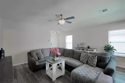 1041 Dumfries Drive, Seguin, TX 78155 - Photo 9