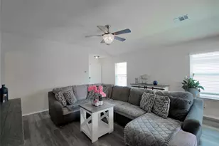 1041 DUMFRIES Dr, Seguin, TX 78155 - Photo 9