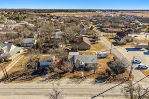 200 College Ave, Florence, TX 76527 - Photo 27