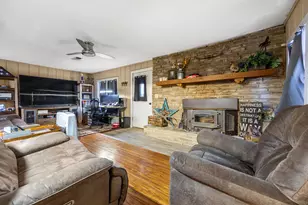 200 College Ave, Florence, TX 76527 - Photo 5