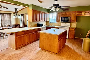 333 Spring Valley St, Hutto, TX 78634 - Photo 7