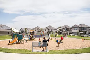 425 Mira Mesa Dr, Liberty Hill, TX 78642 - Photo 31