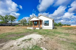 122 Los Fresnos Dr, Dale, TX 78616 - Photo 1