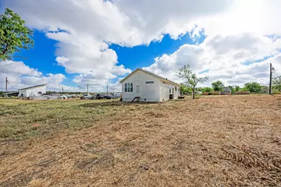 122 Los Fresnos Drive, Dale, TX 78616 - Photo 37
