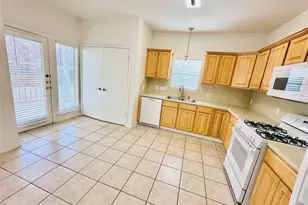 6301 Crumley Ln, Austin, TX 78741 - Photo 11