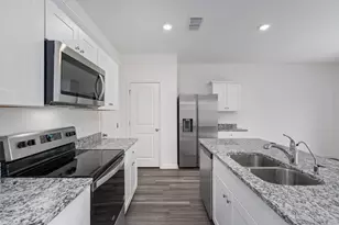 109 Blackbear Dr, Hutto, TX 78634 - Photo 9