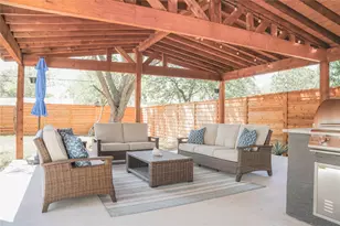 518 Rigsby Ave, San Antonio, TX 78210 - Photo 3