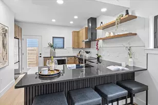 2406 W 10th St, Austin, TX 78703 - Photo 3