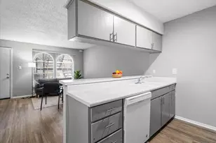 101 E 33rd St, Austin, TX 78705 - Photo 13