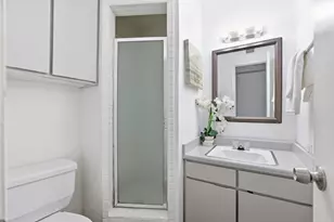 101 E 33rd St, Austin, TX 78705 - Photo 5